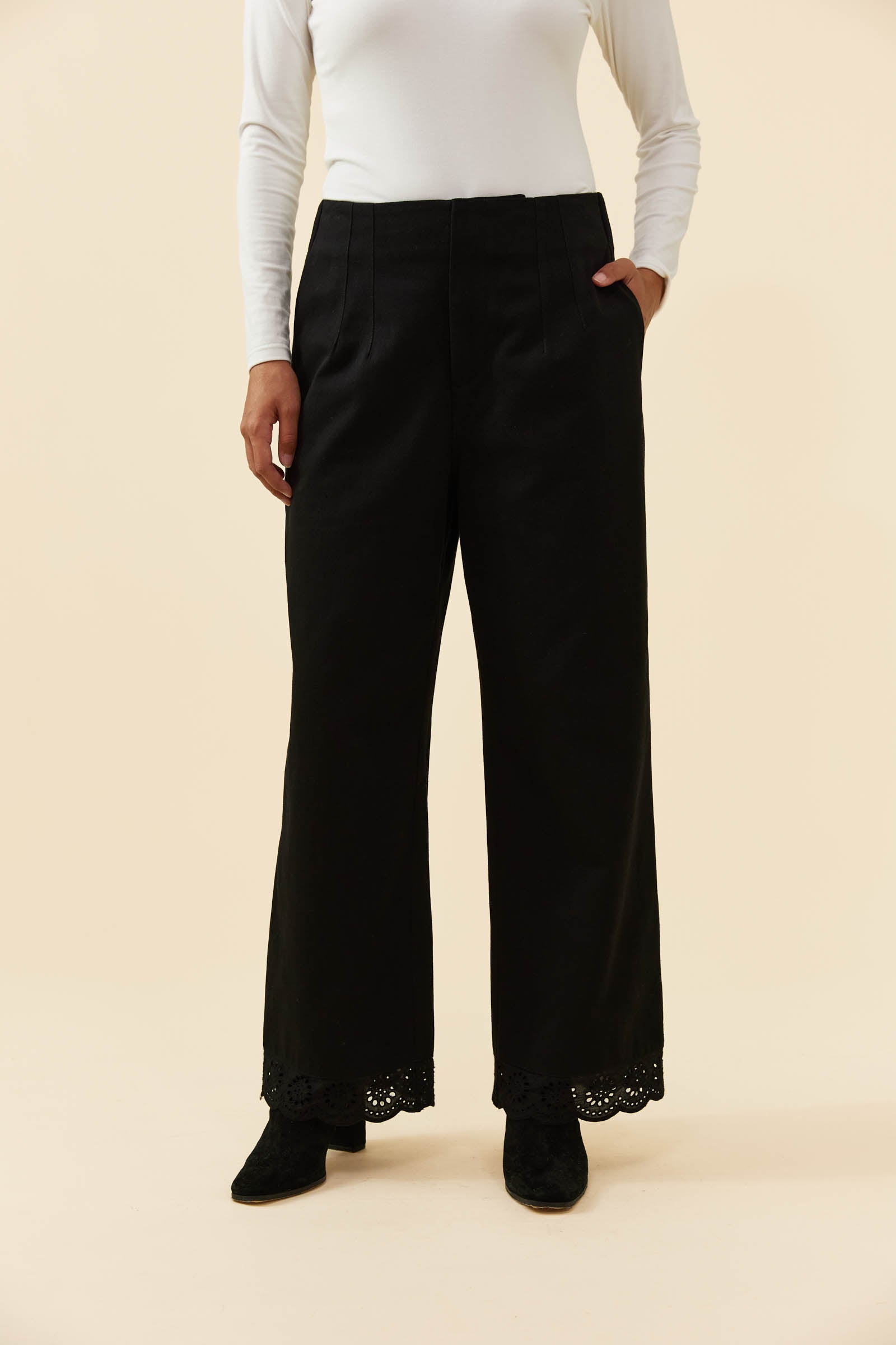 Emilia Pant - Raven