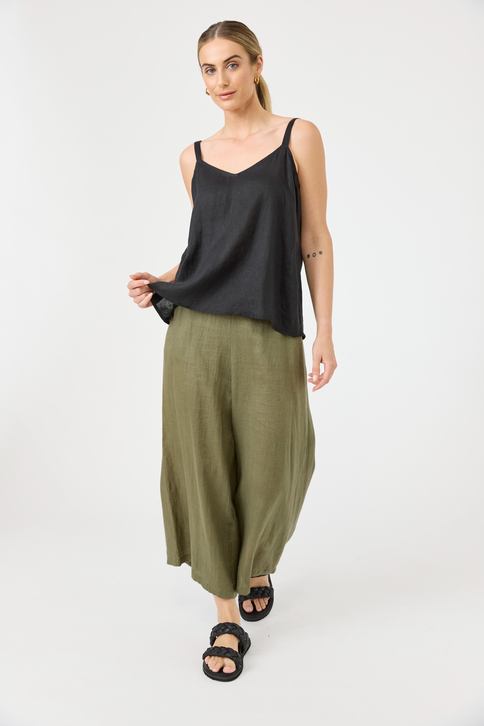 Studio Tank - Ebony