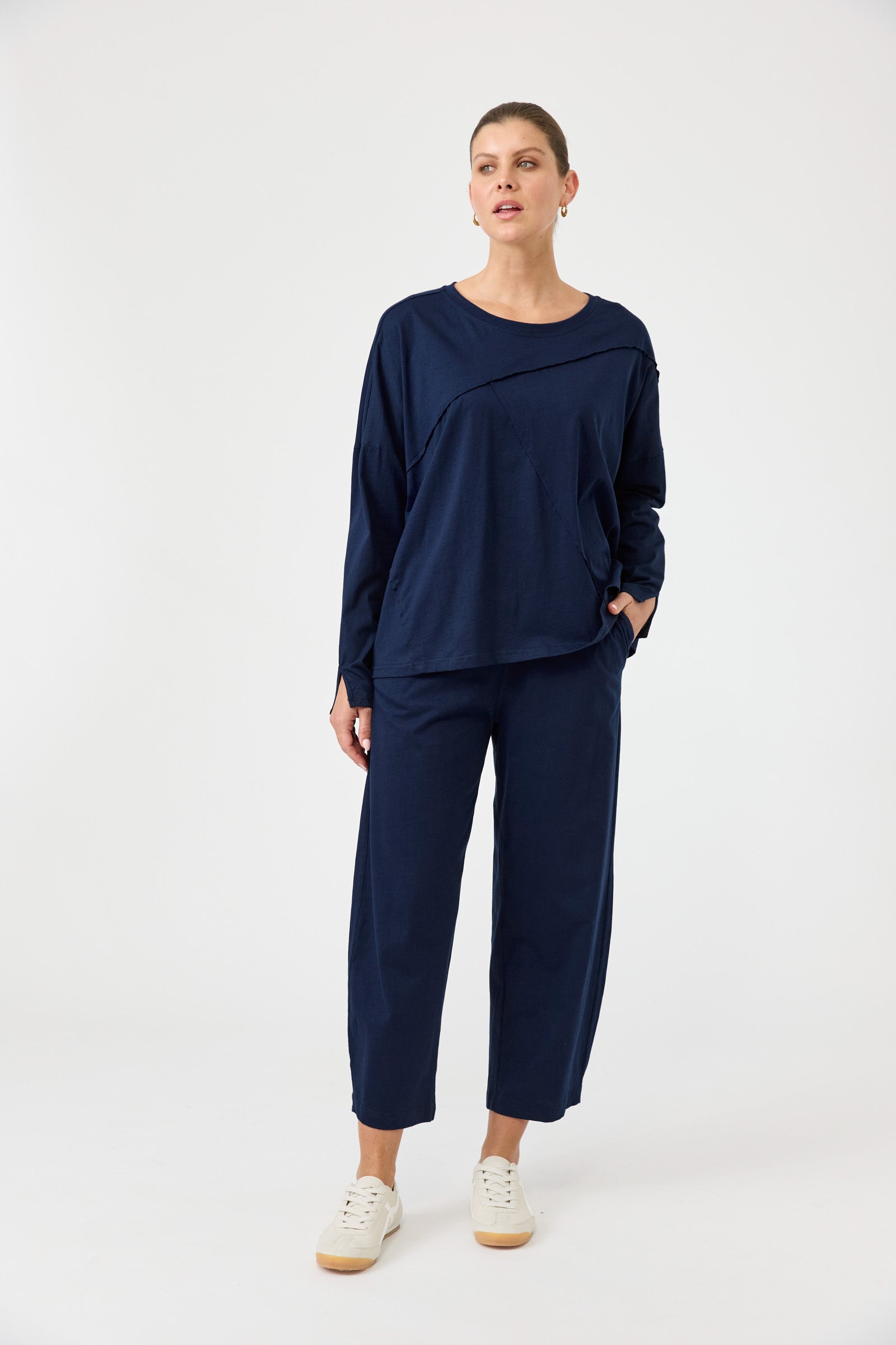 Studio Traveller LS Tshirt - Indigo