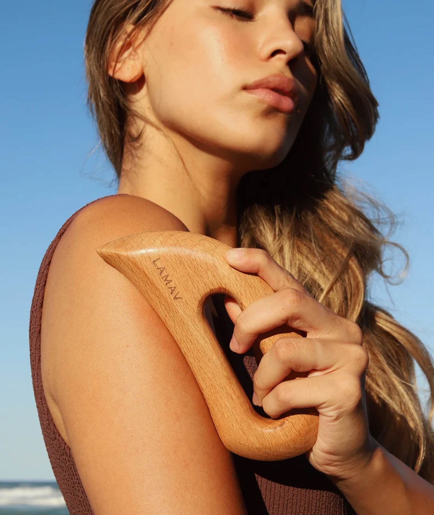 LAMAV Full Body Bliss - AYURVEDIC Body Oil - Nourish + New Aura Body Gua Sha - Set