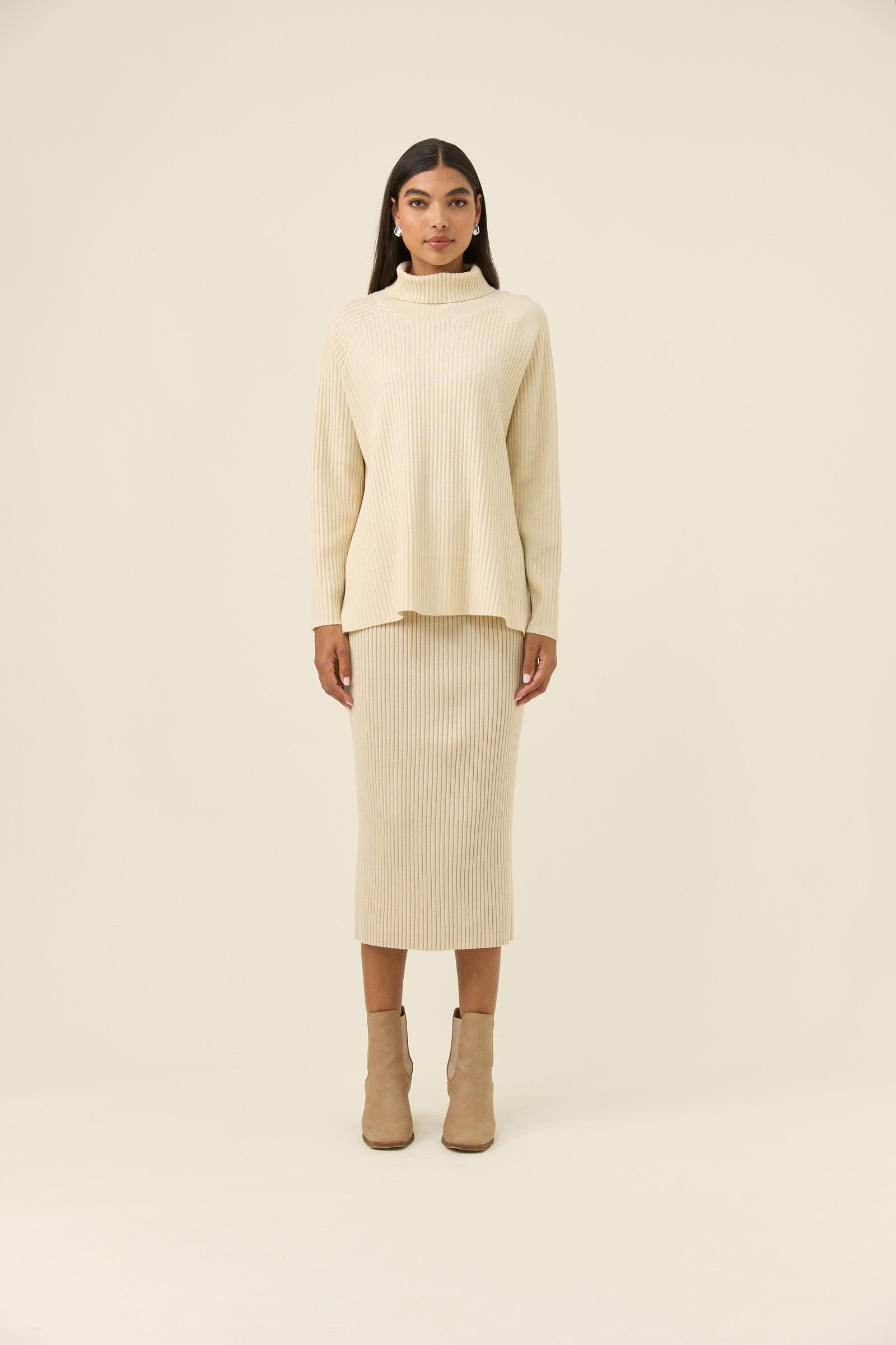 Juno Relaxed Roll Neck Jumper - Canvas